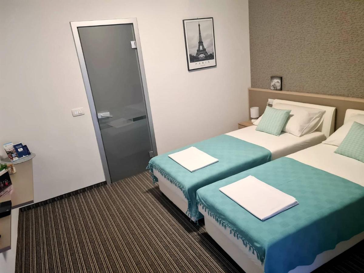Bonitos, Sobe-Rooms スラヴォンスキ・ブロド エクステリア 写真