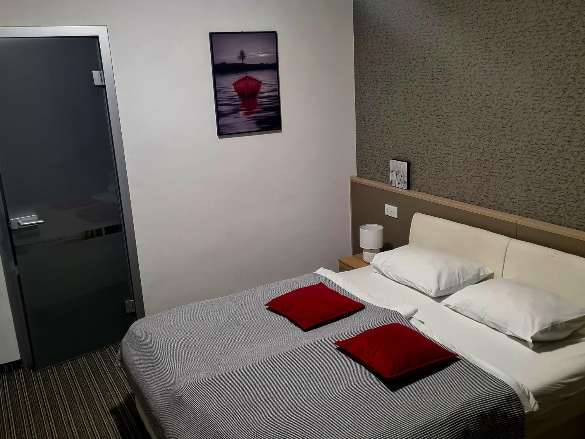 Bonitos, Sobe-Rooms スラヴォンスキ・ブロド 部屋 写真